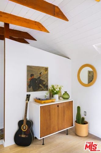 19751 Grand Vw Dr, Topanga CA  90290-3313 exterior