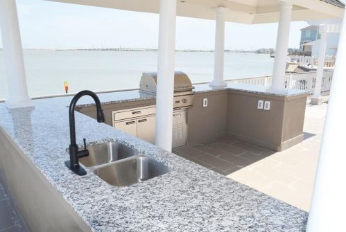 534 Paradise, Galveston TX  77554-6189 exterior