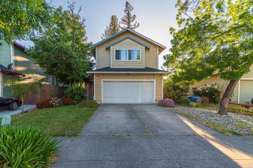 1967 Seville St, Santa Rosa, CA 95403-8121