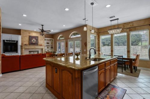 2808 Pasadena Pl, Lewisville TX  75022-5150 exterior