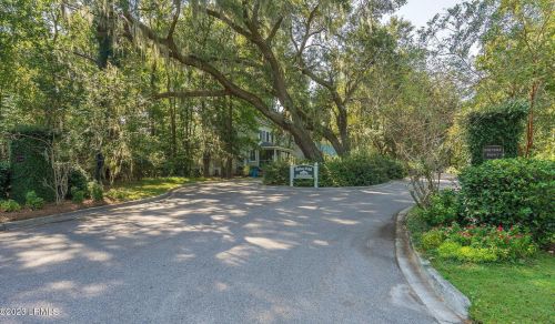 121 Bartram Dr, Beaufort SC  29902-5700 exterior