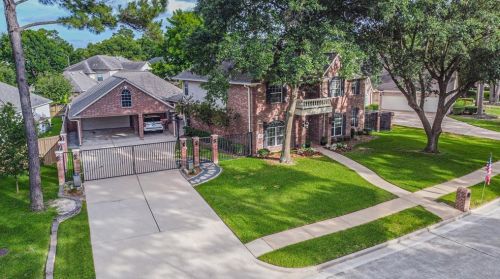 16218 Lakewood Grove Dr, Tomball, TX 77377-8572