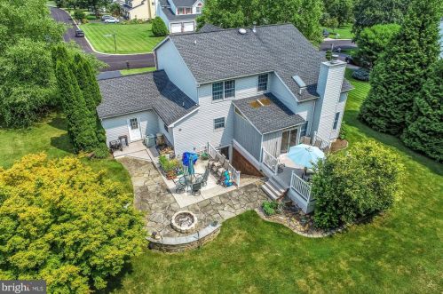 100 Brook Meadow Cir, Shrewsbury PA  17361-1236 exterior