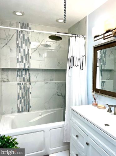 6339 Elmhurst St, Philadelphia PA 19111-5804 exterior