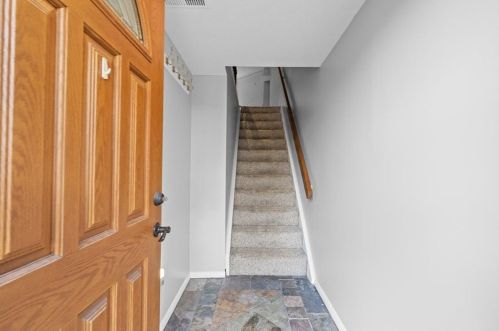 209 Newton Sq, Moon Twp, PA 15108-1042