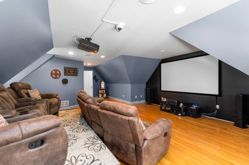 49 Sandy Ln, Dover NH  03820-5900 exterior