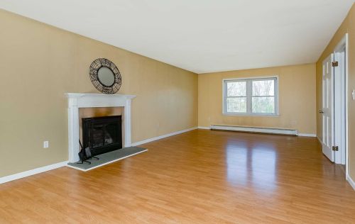 17 Liberty Dr, Rock Tavern NY  12575-5247 exterior