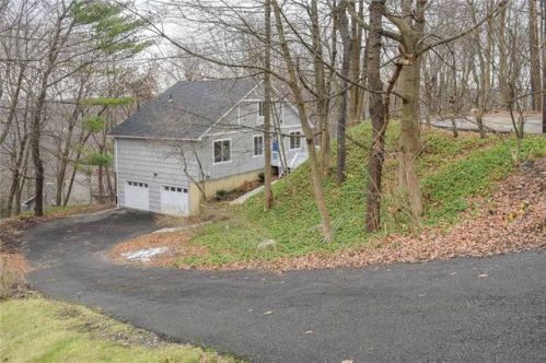 25 Governors Ln, Bethel, CT 06801-2707