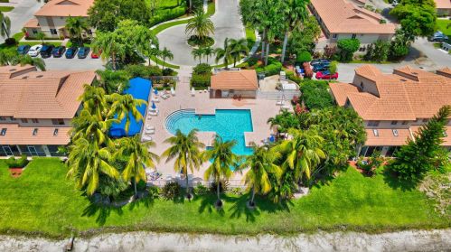 6798 Via Regina, Boca Raton FL  33433-3927 exterior