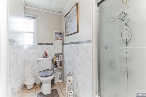 7 2nd Ave, West Milford NJ  07480-3317 exterior