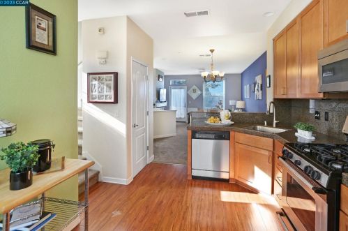 648 Grand Ter, Hayward CA  94541-6530 exterior