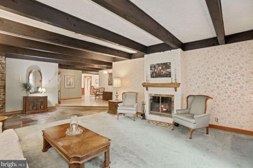 207 Thomas Ave, Riverton NJ 08077-1039 exterior