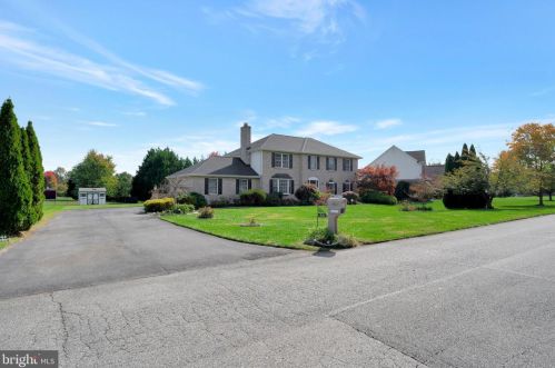211 Rice Dr, Bear, DE 19701-1894
