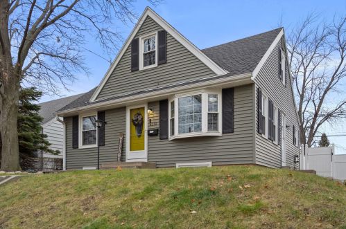 6312 Cleveland Ave, Milwaukee, WI 53219-2656