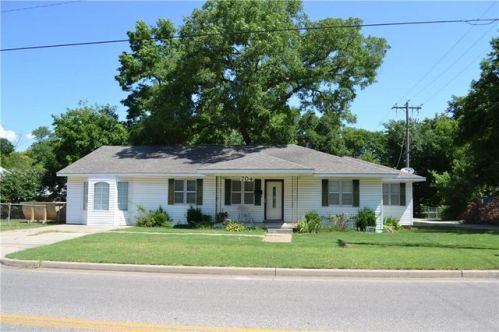 704 Wallace St, Shawnee, OK 74801-5242