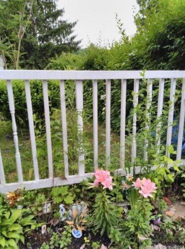 18 Simsbury St, Waterbury CT  06704-2719 exterior