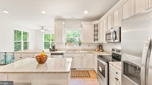 1077 Mountain View Rd, Fredericksburg VA  22406-4429 exterior