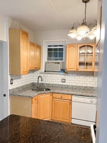 158 Lloyd Ave, Pittsburgh PA 15218-1666 exterior