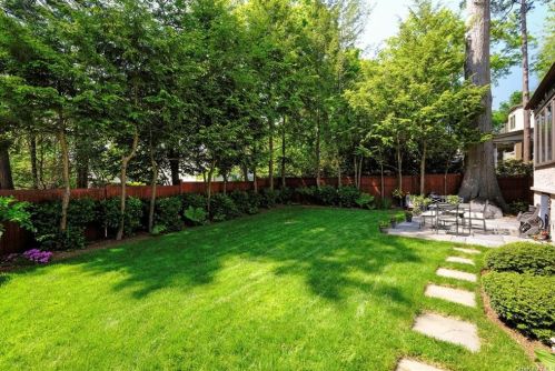 8 Parkway, Mount Vernon NY  10552-1219 exterior