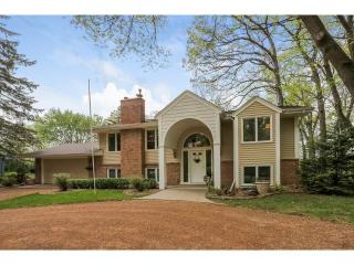 4335 Kingsview Ln, Minneapolis, MN 55446-2733
