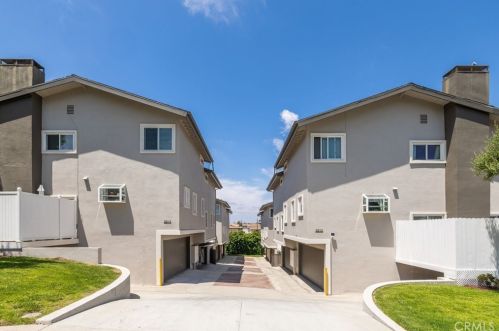 2615 Voorhees Ave, Redondo Beach, CA 90278-2656