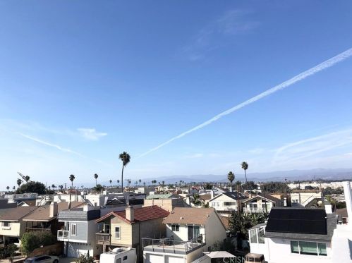 320 Rossmore Dr, Oxnard CA  93035-4465 exterior