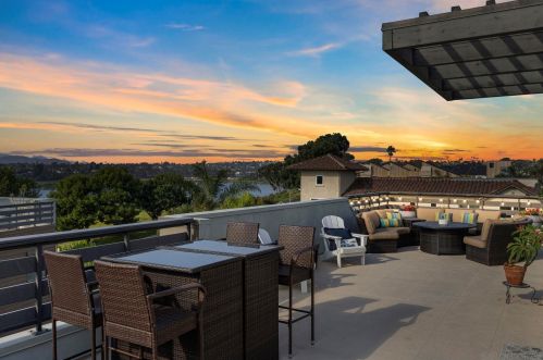 2521 State St, Carlsbad, CA 92008-1623