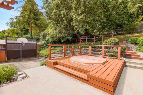 18327 Joseph Dr, Hayward CA  94546-2203 exterior