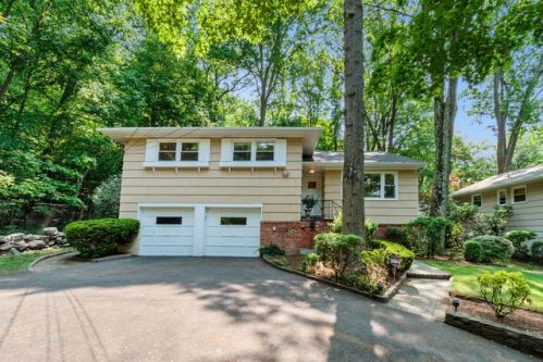 15 Kaateskill Pl, Scarsdale, NY 10583-1217