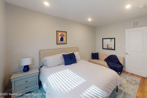 5 Fort Ave, Pelican Island NJ  08751-1512 exterior