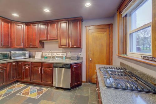 228 Dorchester Ave, Cincinnati, OH 45219-3012