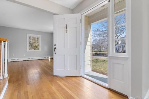 7 Ellen Ward Rd, Waterford CT  06385-2021 exterior