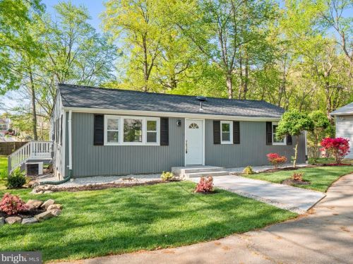 9101 Wildwood St, Lorton, VA 22079-1819