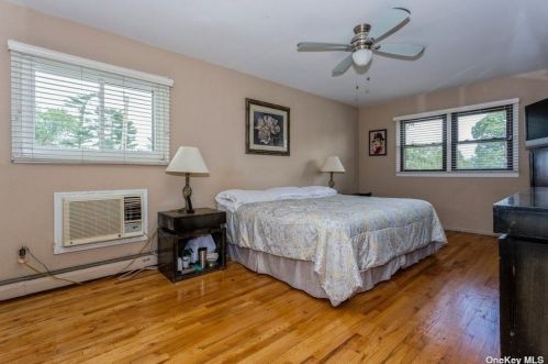 2837 Robert Ln, North Bellmore NY  11710-2927 exterior