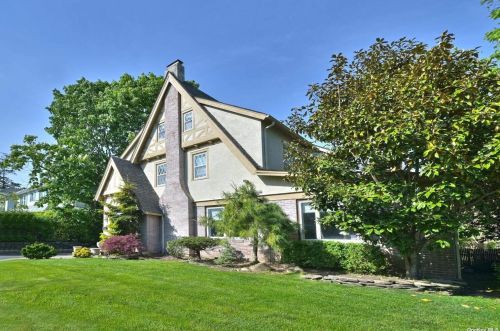 50 Burton Ave, Woodsburgh, NY 11598-1748