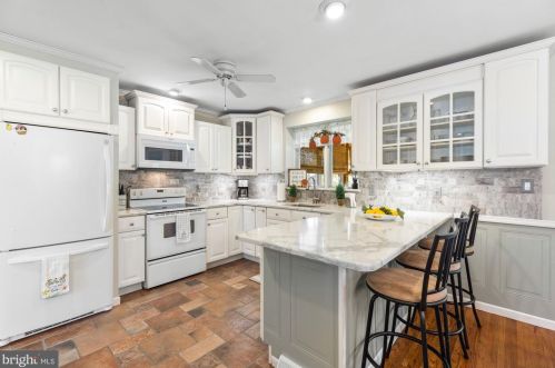 117 Monticello Dr, Riverton NJ 08077-4377 exterior