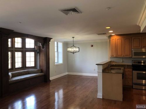 4302 Rio Vista Dr, Mahwah NJ  07430-4009 exterior