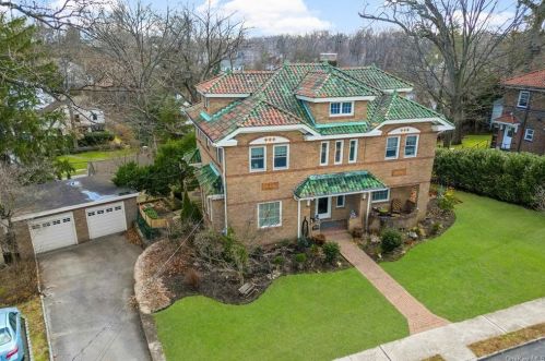48 Benedict Pl, New Rochelle, NY 10803-1701