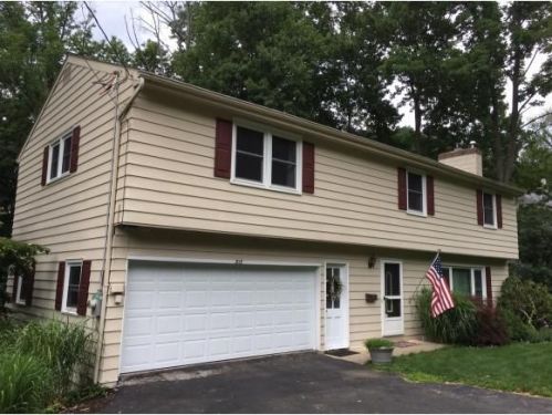 913 Cherry Ln, Vestal, NY 13850-2505