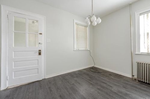 2340 Laconia Ave, Bronx NY  10469-1441 exterior