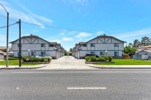 4772 Crescent Ave, Cypress CA  90630-6014 exterior