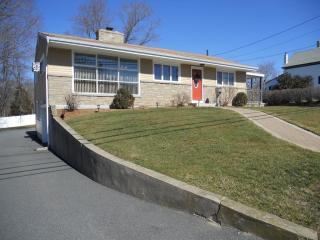 211 Wilbur Ave, Swansea, MA 02777-2620