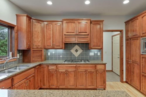 1888 White Oak Dr, Chaska MN  55318-2878 exterior