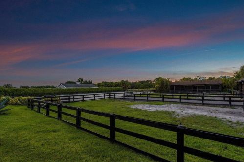 2904 Appaloosa Trl, West Palm Beach FL  33414-7639 exterior