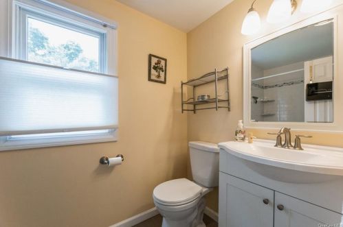25 Cardinal Ct, West Nyack NY  10994-1031 exterior
