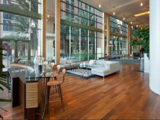 1401 Riverplace Blvd, Jacksonville FL  32207-1830 exterior