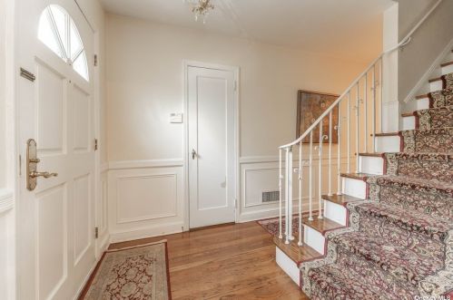 2 Falmouth Ln, Muttontown, NY 11545-1117
