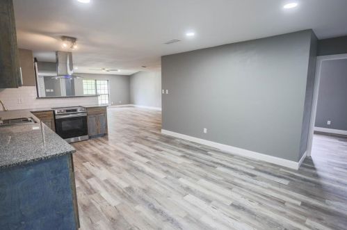 7139 Emory Oak Ln, Dallas TX  75249-1404 exterior