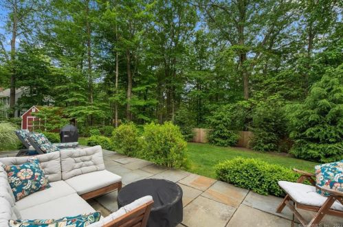 16 Saxony Ln, Woodbury CT  06798-2533 exterior