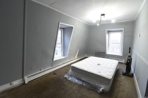 79 Main St, Port Jervis NY  12771-2111 exterior